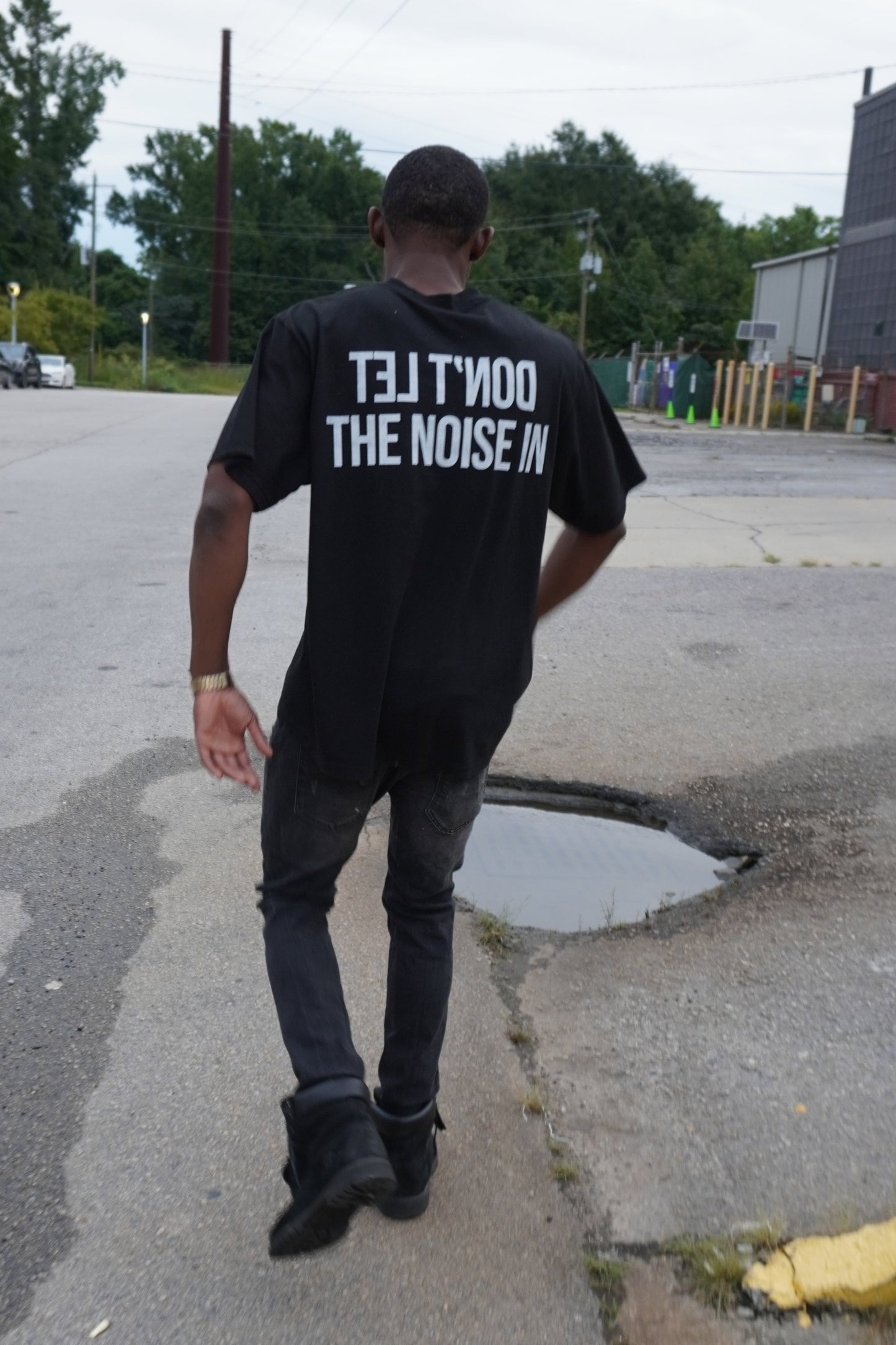 Don't Let the Noise in Tee